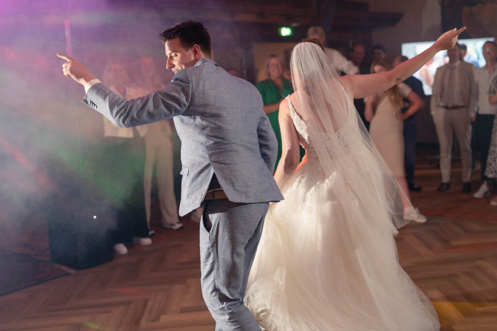 avondfeest foto's uit trouwreportage bij het haagen in haaksbergen