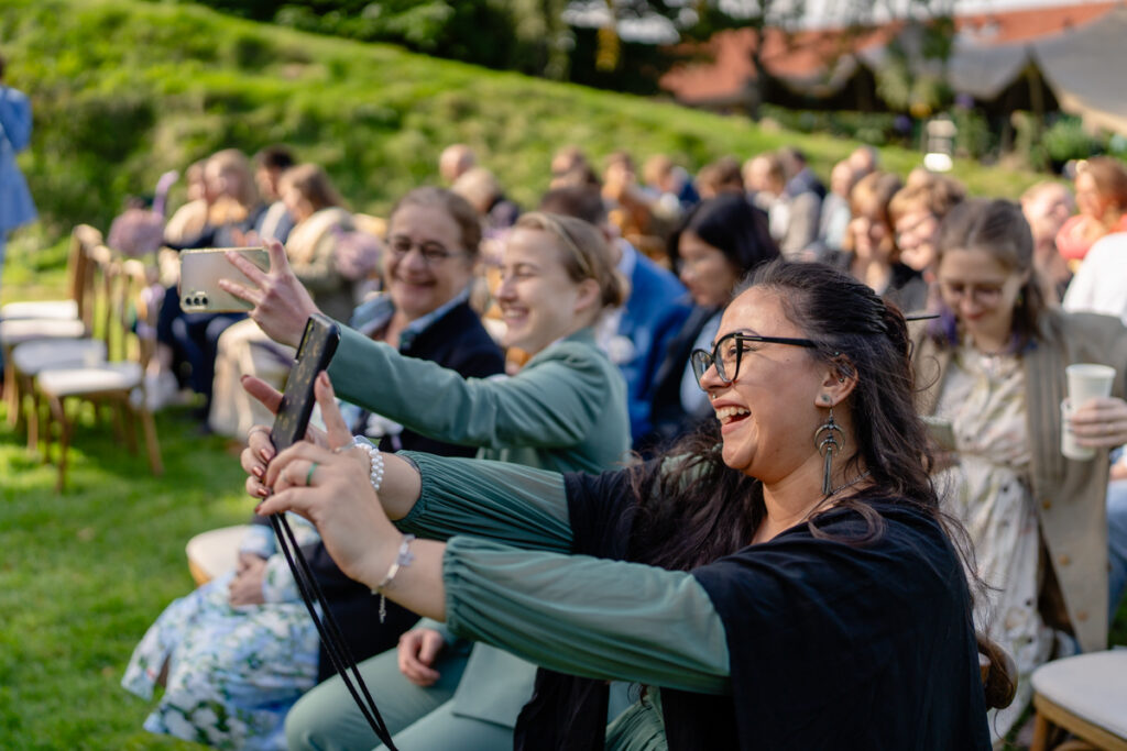 Trouwen bij Fier in Bussum een selfie maken voor de ceremonie