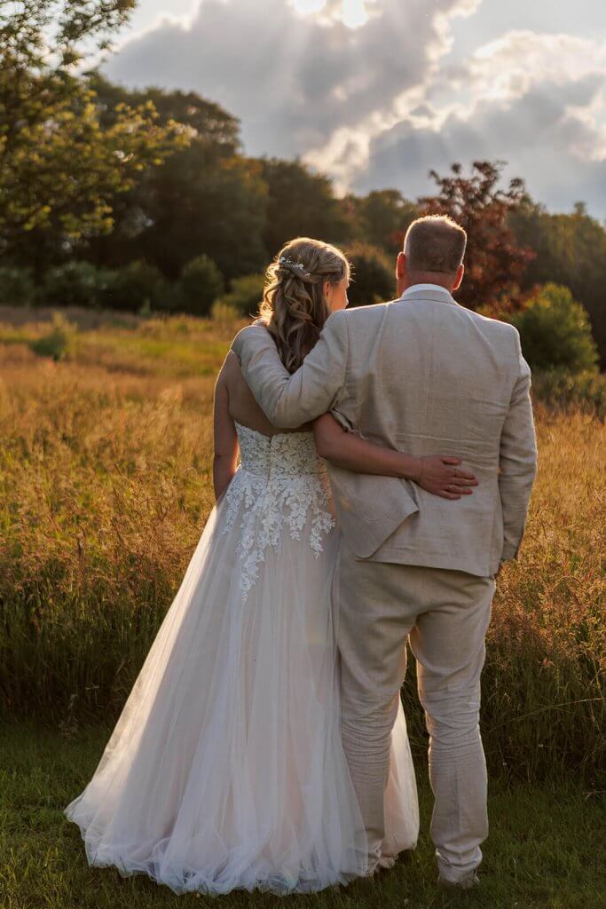 gouden uur fotografie tijdens bruiloft op erve t bonkert.
