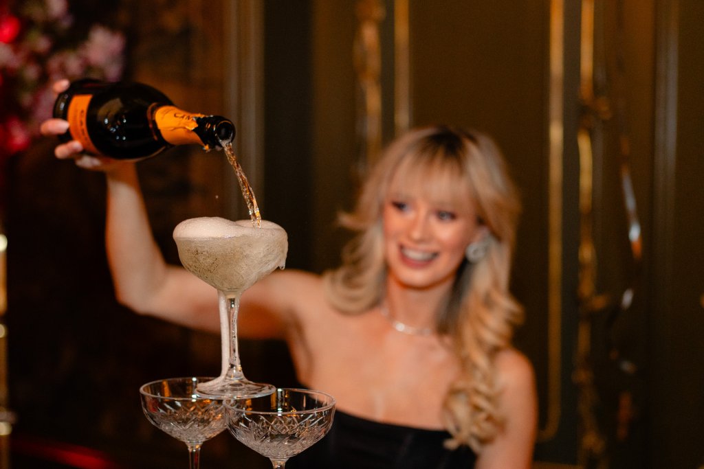 champagne toren inschenken bij huis van marle